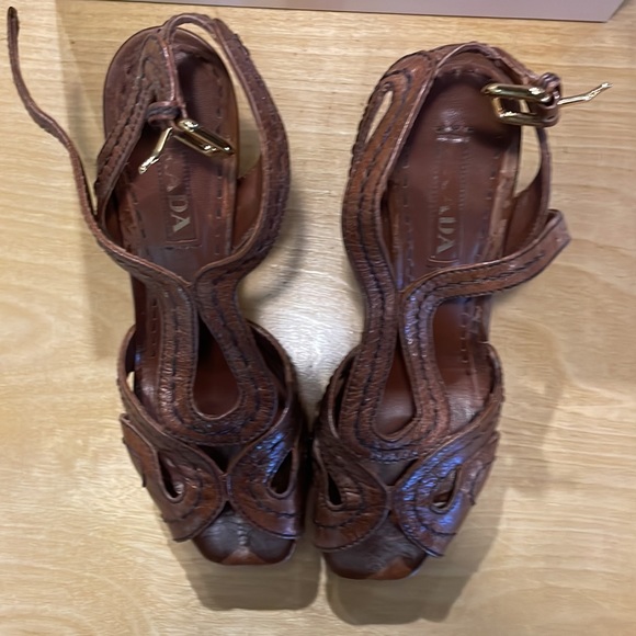 Prada - Picture 5 of 6